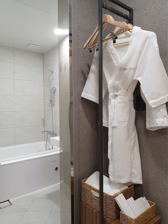 Imagen de la habitación del Hotel The Muse and Residence. Foto 9