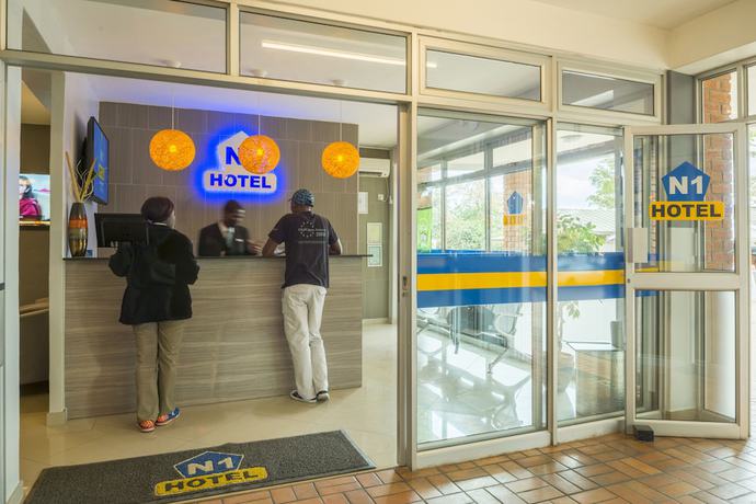 Imagen de los interiores del Hotel The N1 and Campsite Victoria Falls. Foto 19
