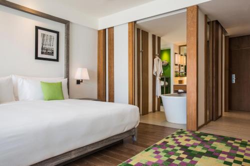 Imagen de la habitación del Hotel The Nai Harn. Foto 6