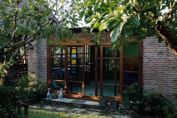 Imagen del bar/restaurante del Hotel The Nanda Resort. Foto 23