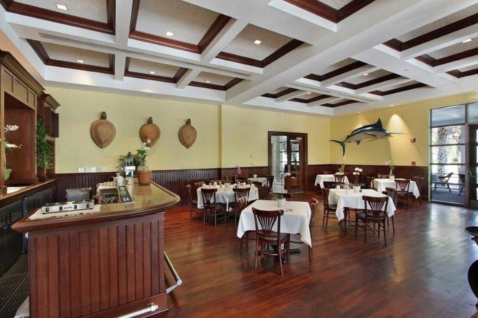 Imagen del bar/restaurante del Hotel The Naples Beach Hotel & Golf Club. Foto 3