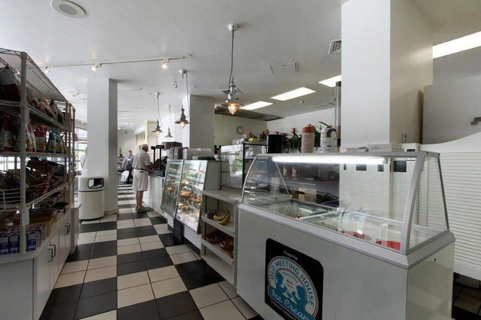 Imagen del bar/restaurante del Hotel The Naples Beach Hotel & Golf Club. Foto 5
