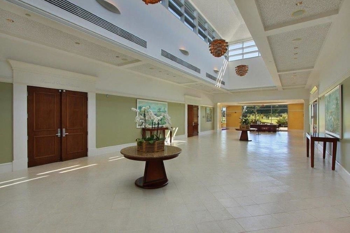 Imagen de los interiores del Hotel The Naples Beach Hotel & Golf Club. Foto 16