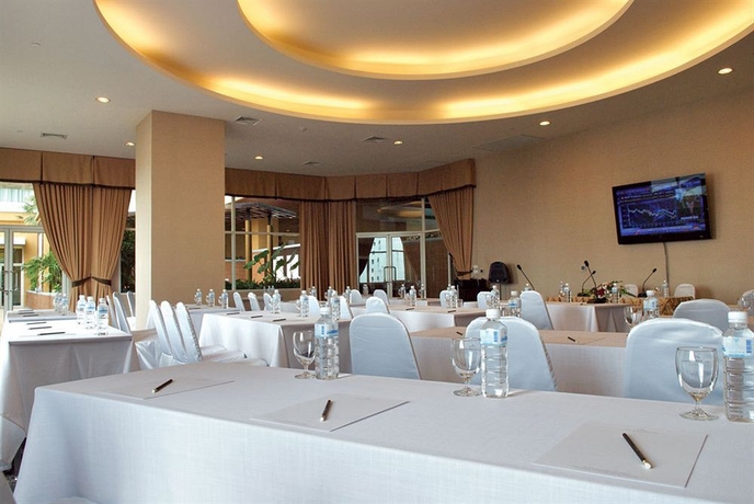 Imagen de los interiores del Hotel The Narathiwas and Residence Sathorn Bangkok. Foto 5