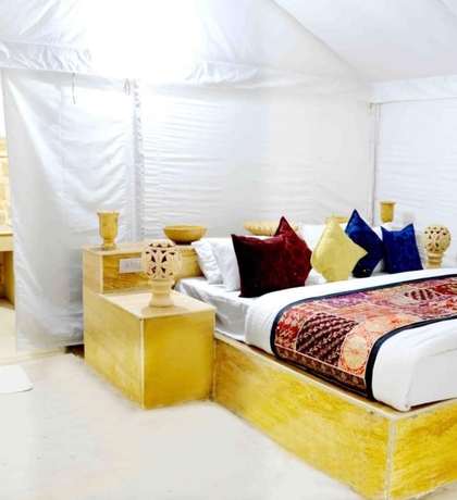 Imagen de la habitación del Hotel The Narayan Resort. Foto 8