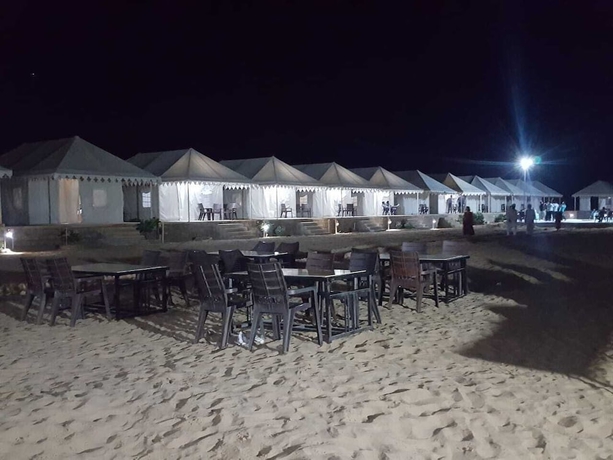 Imagen del bar/restaurante del Hotel The Narayan Resort. Foto 5