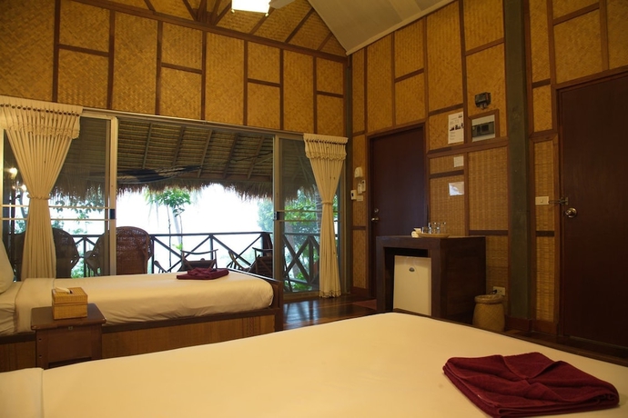 Imagen de la habitación del Hotel The Narima Bungalow Resort. Foto 9