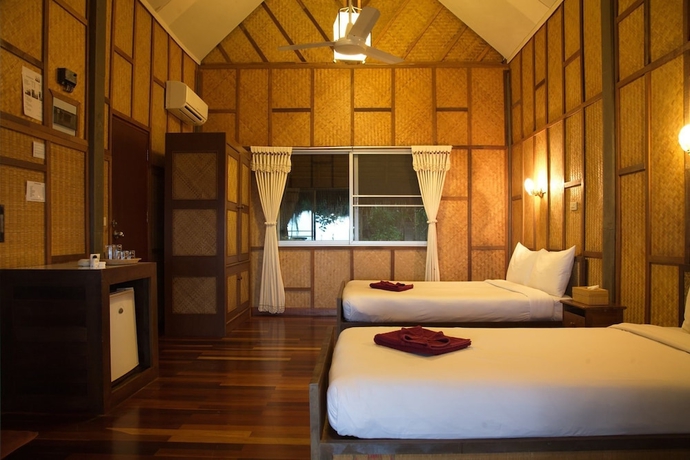 Imagen de la habitación del Hotel The Narima Bungalow Resort. Foto 10
