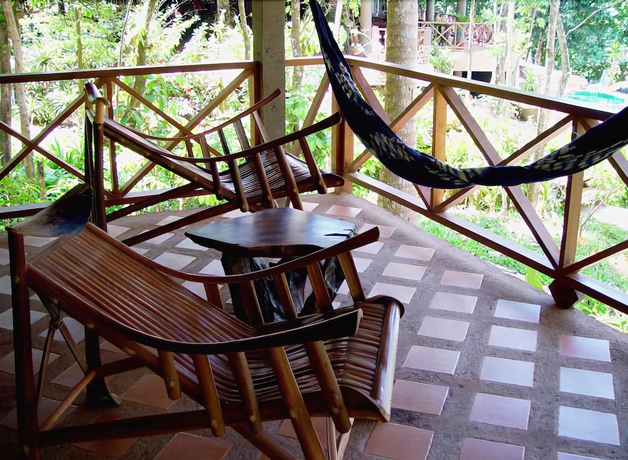Imagen de la habitación del Hotel The Narima Bungalow Resort. Foto 11
