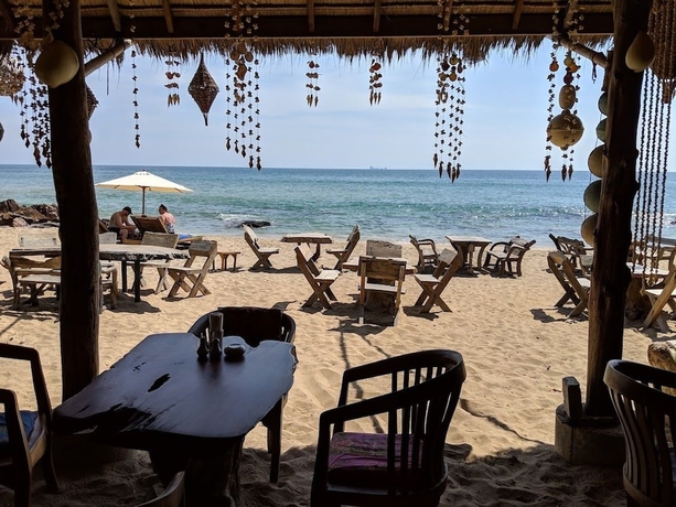 Imagen del bar/restaurante del Hotel The Narima Bungalow Resort. Foto 4