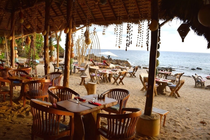 Imagen del bar/restaurante del Hotel The Narima Bungalow Resort. Foto 6