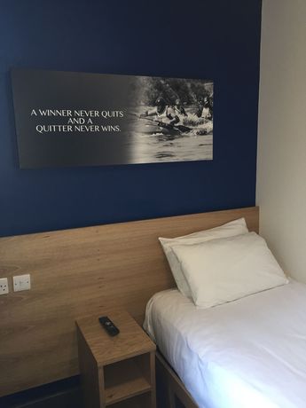 Imagen del bar/restaurante del Hotel The National Water Sports Centre. Foto 4