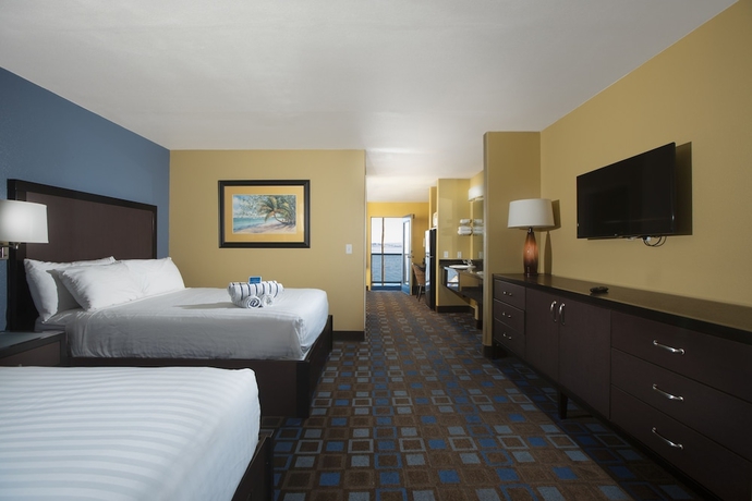 Imagen de la habitación del Hotel The Nautical Beachfront Resort. Foto 2