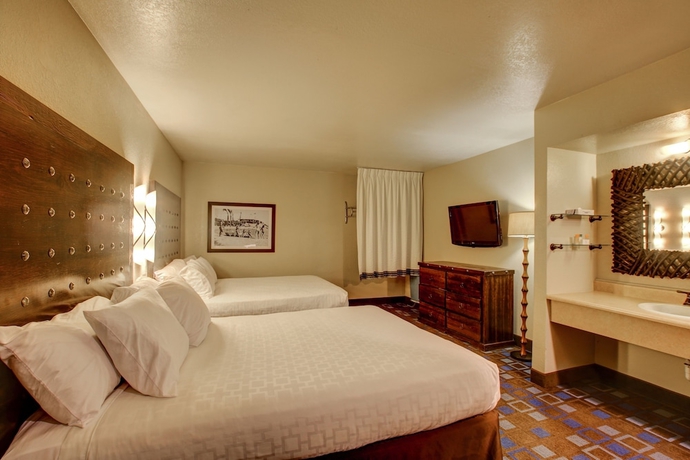 Imagen de la habitación del Hotel The Nautical Beachfront Resort. Foto 13