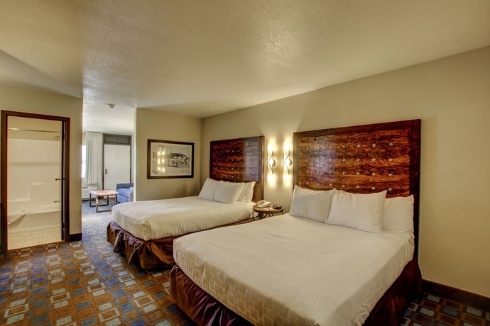 Imagen de la habitación del Hotel The Nautical Beachfront Resort. Foto 16