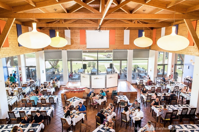 Imagen del bar/restaurante del Hotel The Navigator- Palm Oasis Alvor. Foto 5