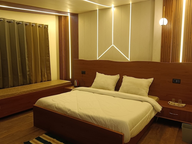 Imagen de la habitación del Hotel The Nawalam Swiss Resort. Foto 5