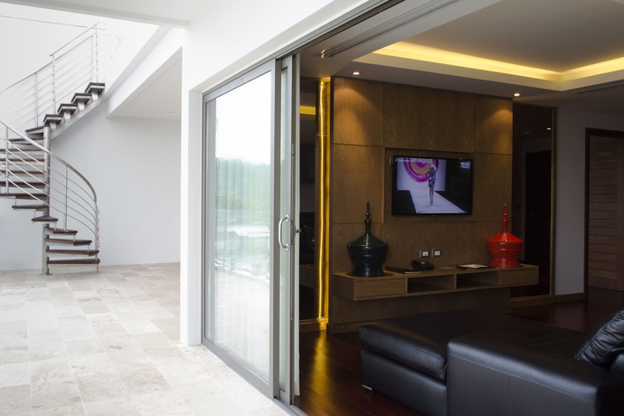Imagen de los interiores del Hotel The Nchantra Pool Suite Phuket. Foto 6
