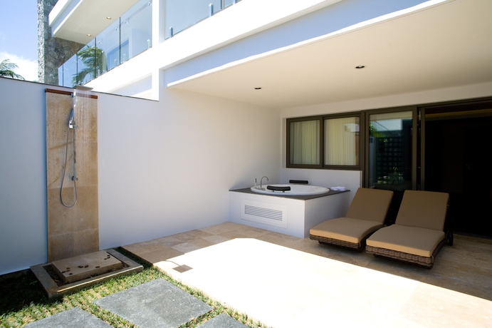 Imagen de los interiores del Hotel The Nchantra Pool Suite Phuket. Foto 10