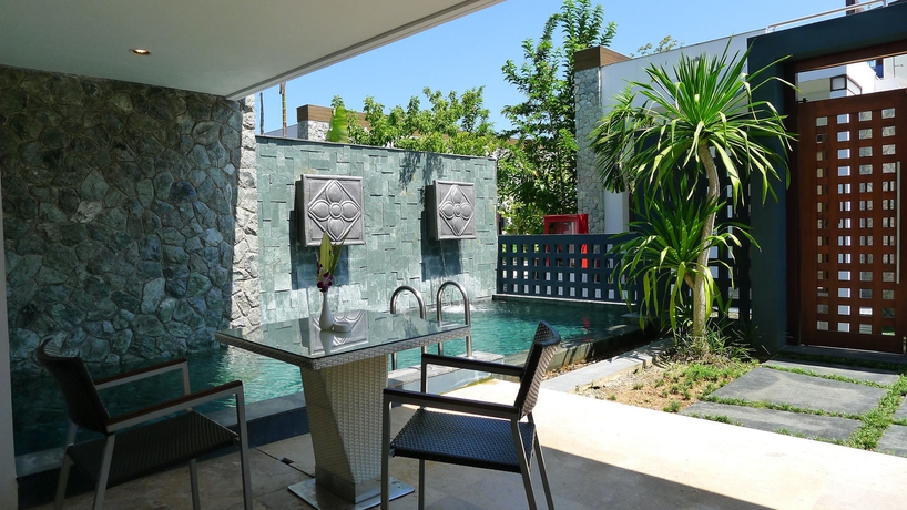 Imagen de los exteriores del Hotel The Nchantra Pool Suite Phuket. Foto 3