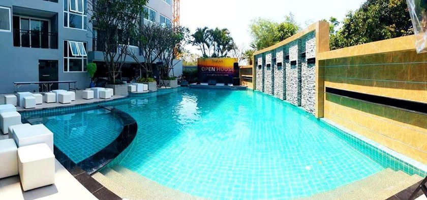 Imagen de los interiores del Hotel The Near Residence - Sriracha. Foto 9