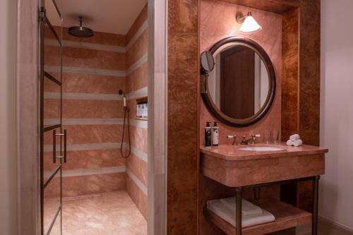 Imagen de la habitación del Hotel The Ned Doha. Foto 14