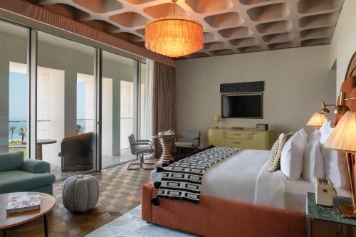 Imagen de la habitación del Hotel The Ned Doha. Foto 17