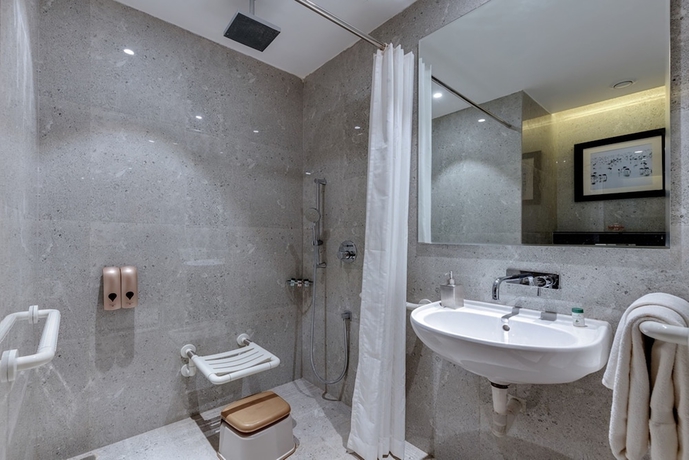 Imagen de la habitación del Hotel The Neemaya. Foto 13