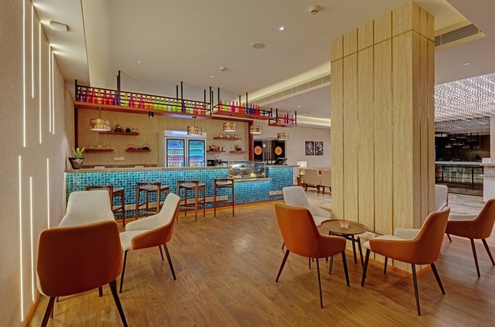 Imagen del bar/restaurante del Hotel The Neemaya. Foto 1