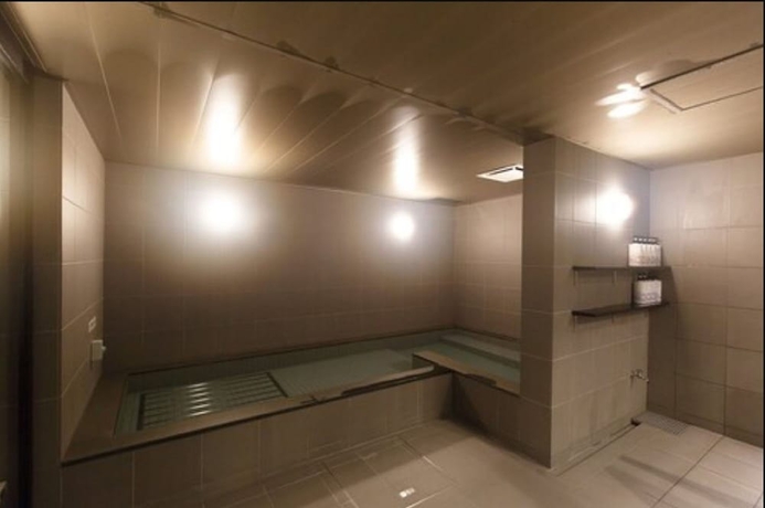 Imagen de la piscina del Hotel The Nell Ueno Okachimachi - Caters To Men. Foto 16