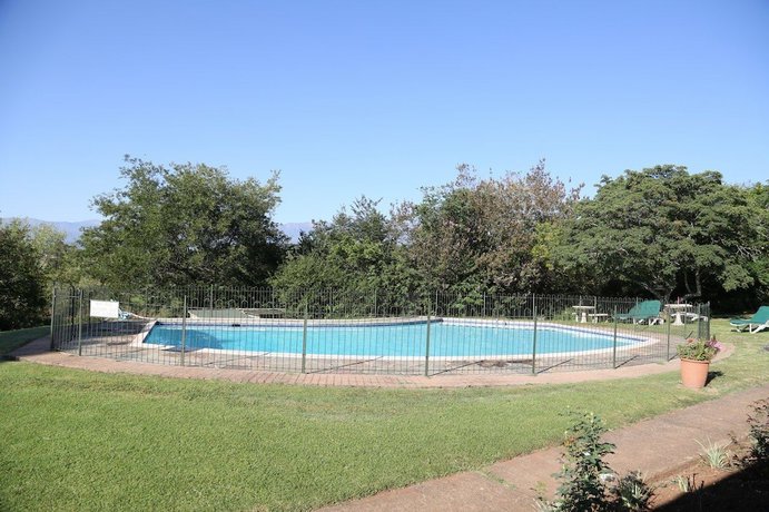 Imagen de la piscina del Hotel The Nest Drakensberg. Foto 20