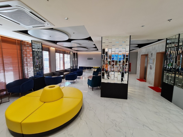 Imagen de los interiores del Hotel The Neuf Ratchada. Foto 14