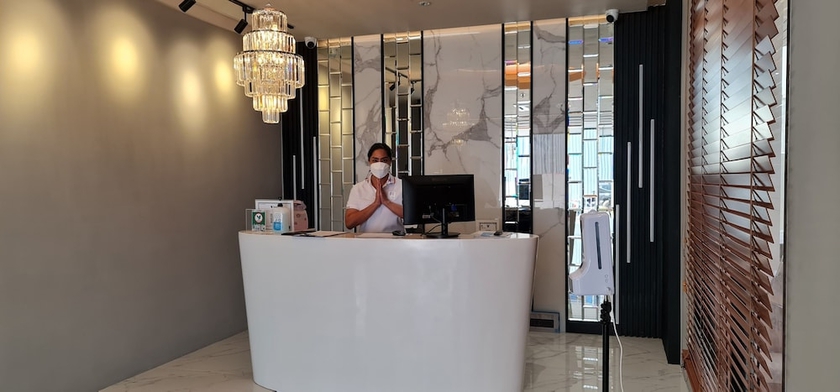 Imagen de los interiores del Hotel The Neuf Ratchada. Foto 15
