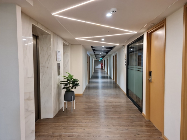 Imagen de los interiores del Hotel The Neuf Ratchada. Foto 19