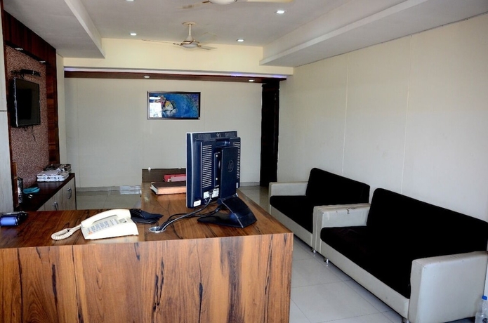 Imagen de los interiores del Hotel The New Holiday II. Foto 8