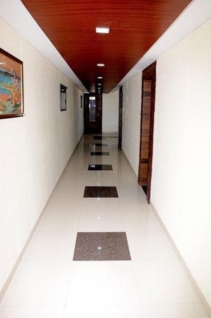 Imagen de los interiores del Hotel The New Holiday II. Foto 12
