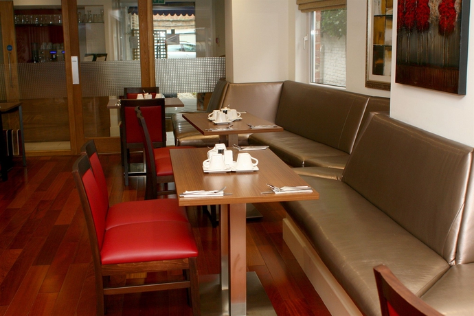 Imagen del bar/restaurante del Hotel The New London Carlton and Service Apartments. Foto 5