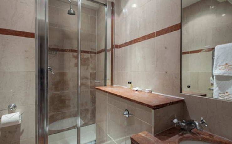 Imagen de la habitación del Hotel The New London Carlton and Service Apartments. Foto 11