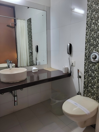Imagen de la habitación del Hotel The New Marrion. Foto 9