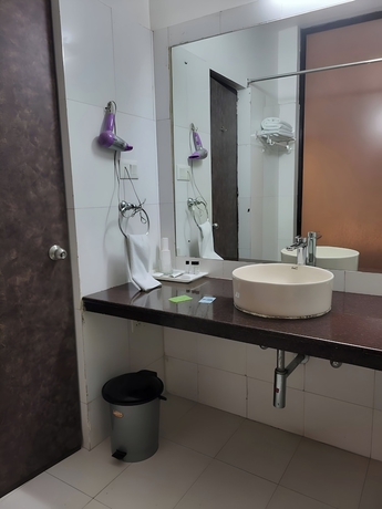 Imagen de la habitación del Hotel The New Marrion. Foto 10
