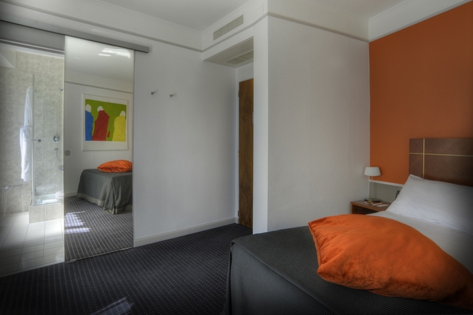 Imagen de la habitación del Hotel The New Midi. Foto 2