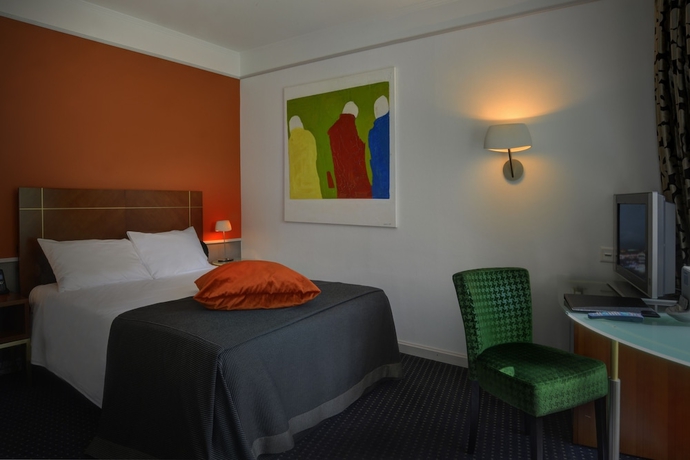 Imagen de la habitación del Hotel The New Midi. Foto 6