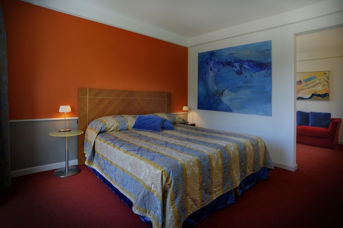 Imagen de la habitación del Hotel The New Midi. Foto 9