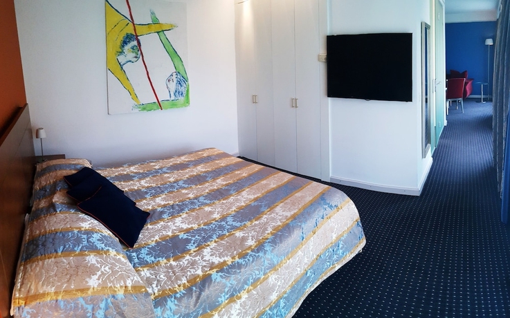 Imagen de la habitación del Hotel The New Midi. Foto 12