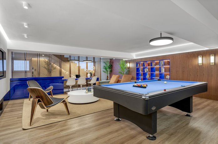 Imagen del bar/restaurante del Hotel The Newel Acropolis. Foto 2