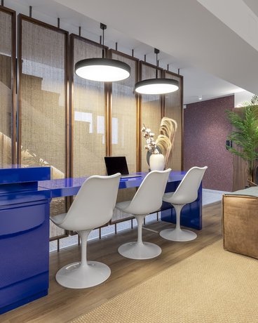 Imagen del bar/restaurante del Hotel The Newel Acropolis. Foto 3