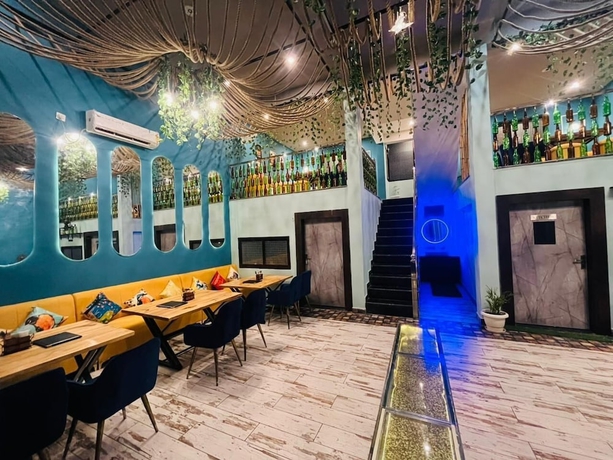 Imagen del bar/restaurante del Hotel The Nines and Restro. Foto 4