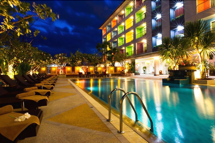 Imagen de la piscina del Hotel The Ninth Pattaya. Foto 16