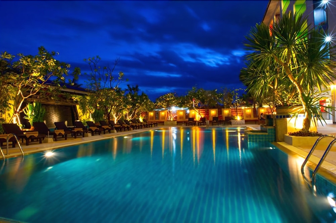Imagen de la piscina del Hotel The Ninth Pattaya. Foto 17