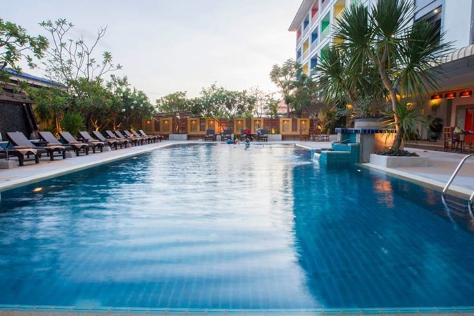 Imagen de la piscina del Hotel The Ninth Pattaya. Foto 19